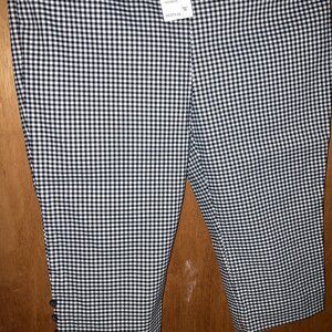 CHICO'S SO SLIMMING BRIGITTE GINHAM BUTTON CAPRI PANTS